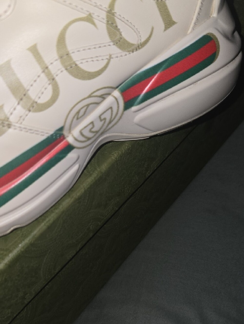 Gucci Cream Leather Sneakers with Green-Red Web - Picture 9 of 12